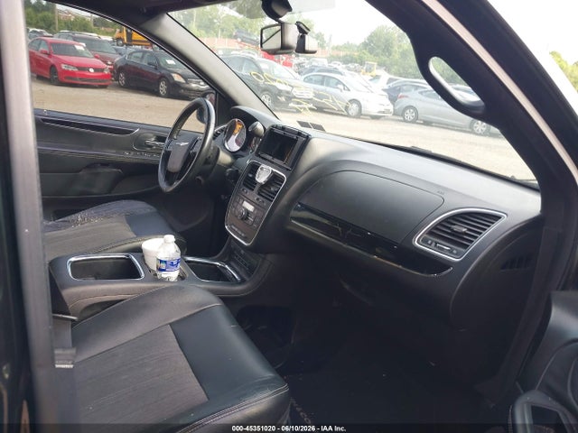 Chrysler Town & Country S