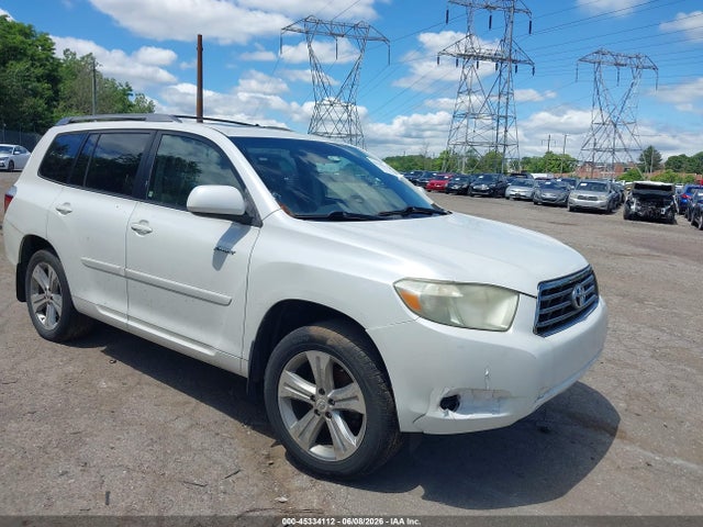 Salvage Toyota Highlander Image