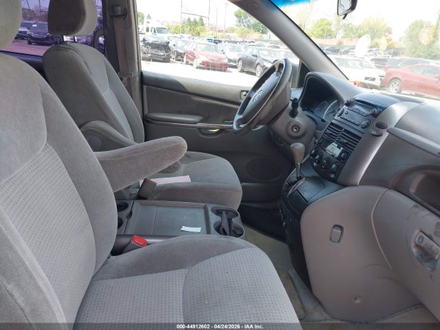 Toyota Sienna Ce