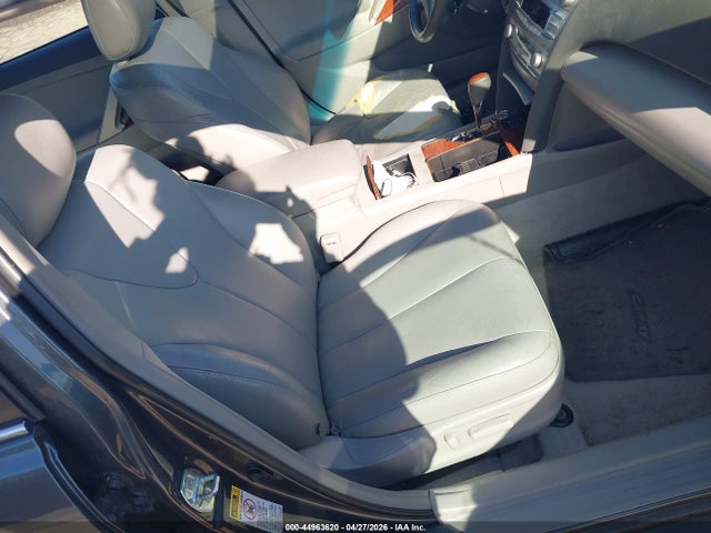 Toyota Camry Xle V6