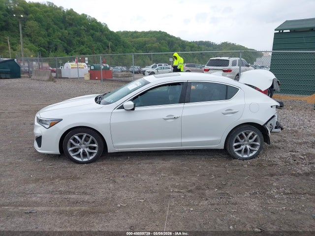 Acura ILX Standard