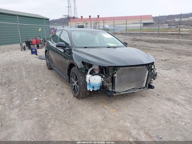 Salvage Toyota Camry Image
