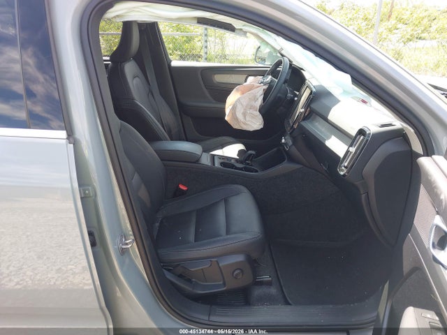 Volvo XC40 B5 Core Bright Theme
