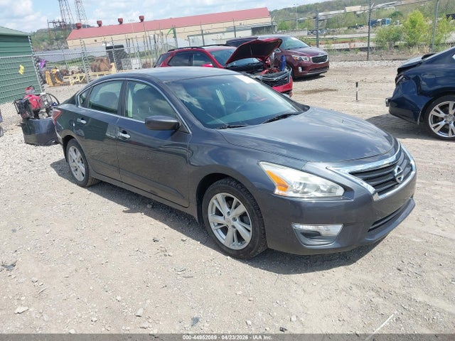 Salvage Nissan Altima Image