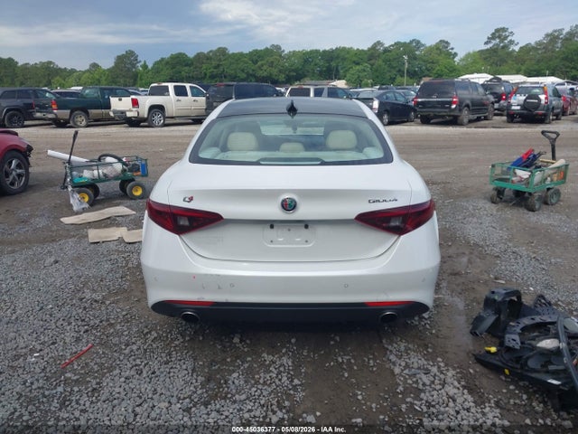 Alfa Romeo Giulia Ti Lusso Awd