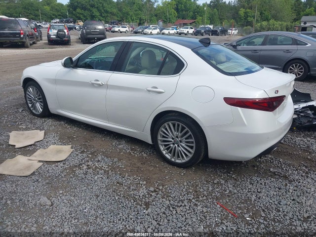Alfa Romeo Giulia Ti Lusso Awd