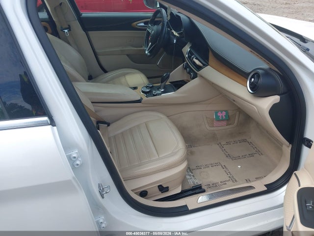 Alfa Romeo Giulia Ti Lusso Awd