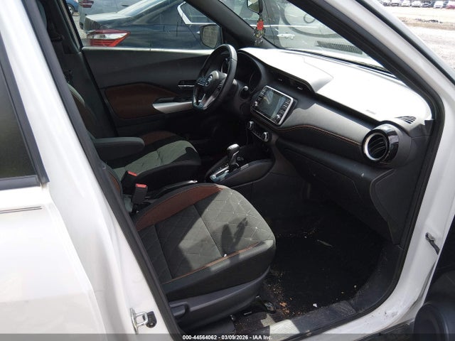 Nissan Kicks Sr