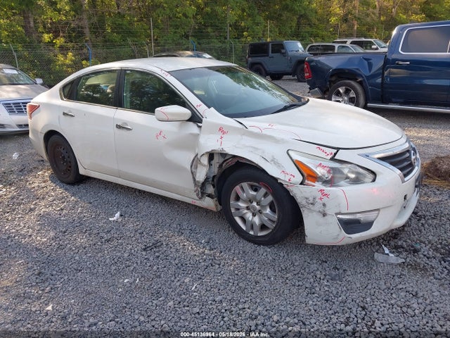 Salvage Nissan Altima Image