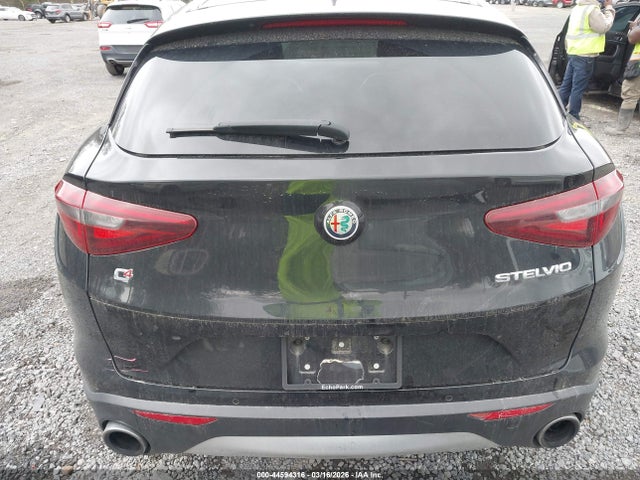 Alfa Romeo Stelvio Ti Lusso Awd