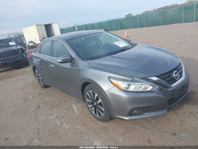 Salvage Nissan Altima Image