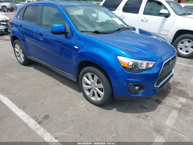 Salvage Mitsubishi Outlander Image