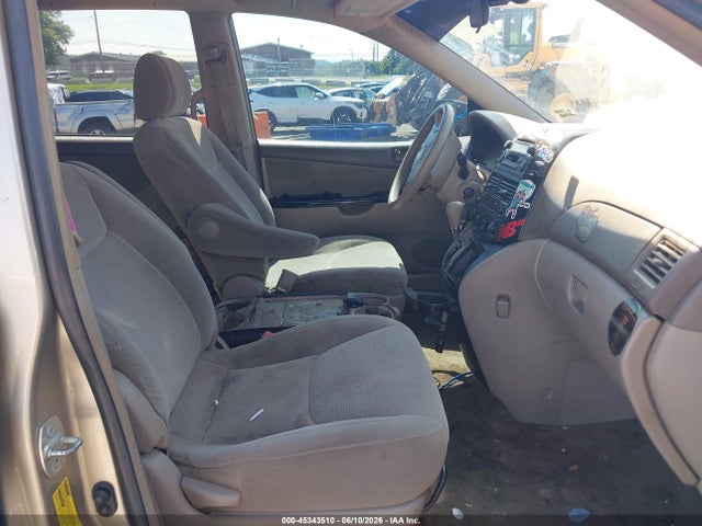 Toyota Sienna Le