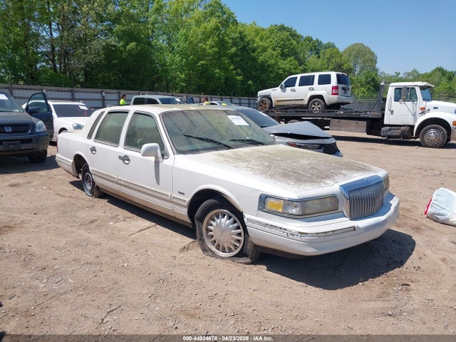 Salvage Lincoln Towncar Image