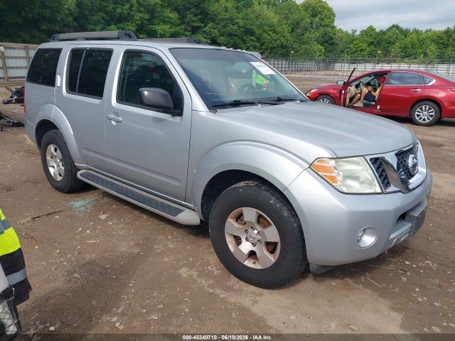 Salvage Nissan Pathfinder Image