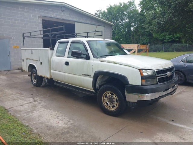 Salvage Chevrolet Silverado Image