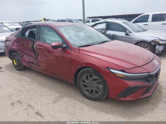 Salvage Hyundai ELANTRA Image
