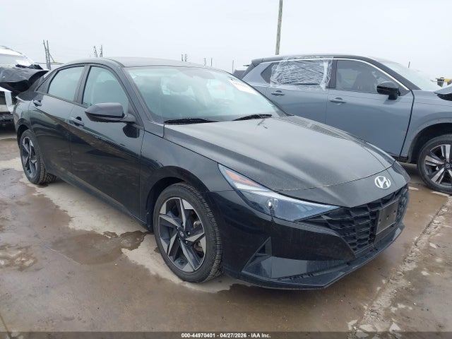 Salvage Hyundai ELANTRA Image