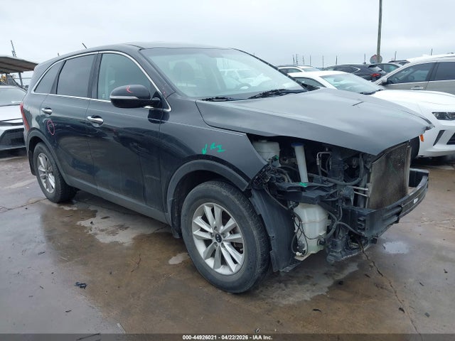 Salvage Kia Sorento Image