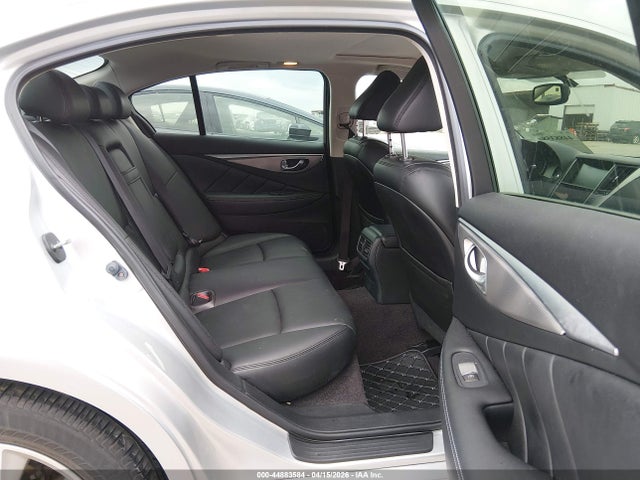 INFINITI Q50 Premium