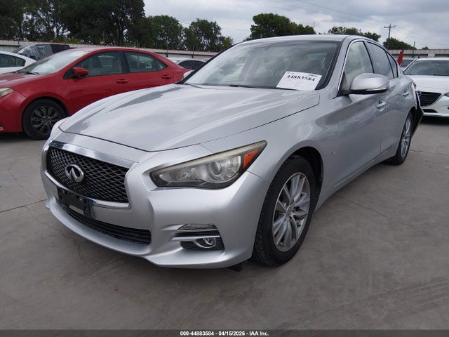 INFINITI Q50 Premium