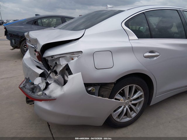 INFINITI Q50 Premium