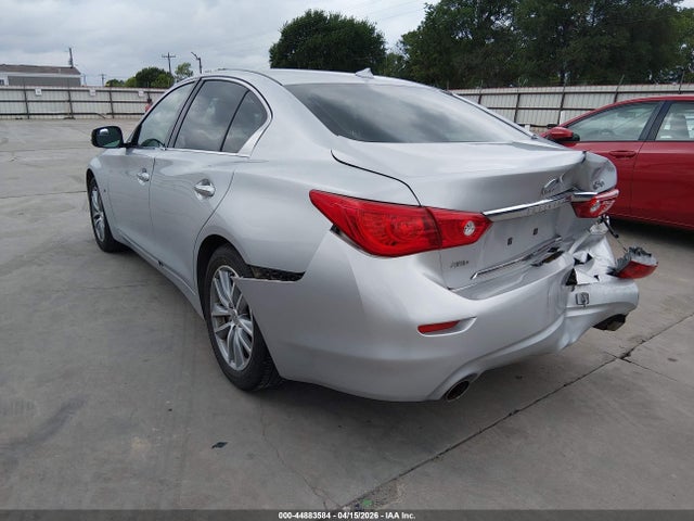 INFINITI Q50 Premium