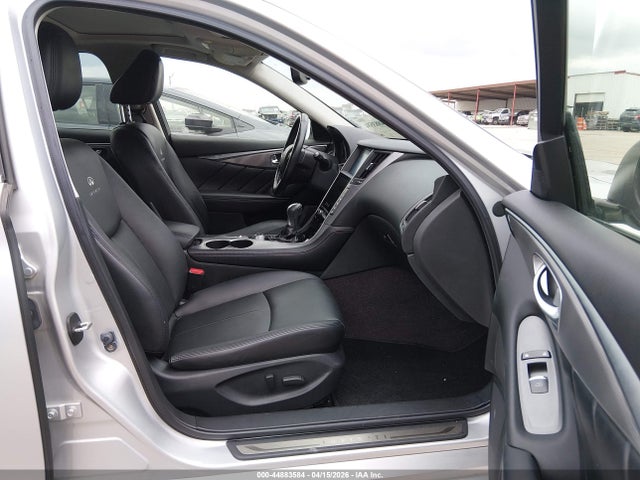INFINITI Q50 Premium