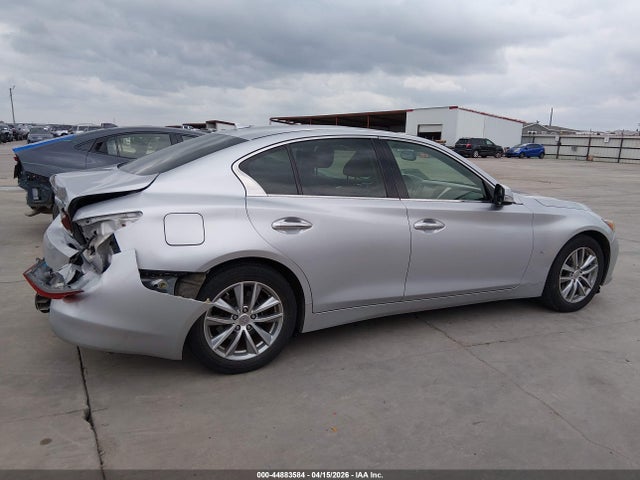 INFINITI Q50 Premium