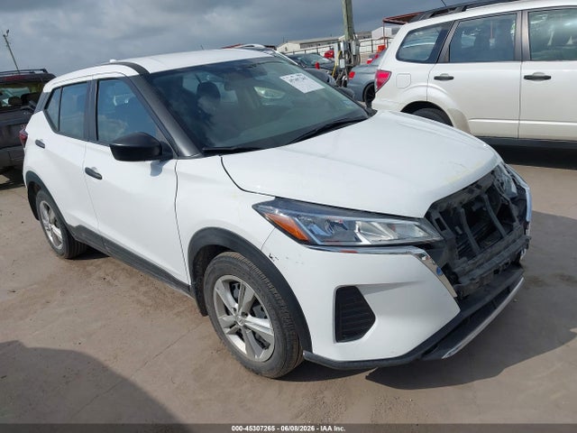 Salvage Nissan Kicks Image