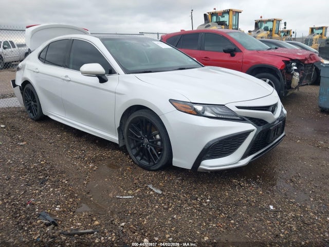 Salvage Toyota Camry Image