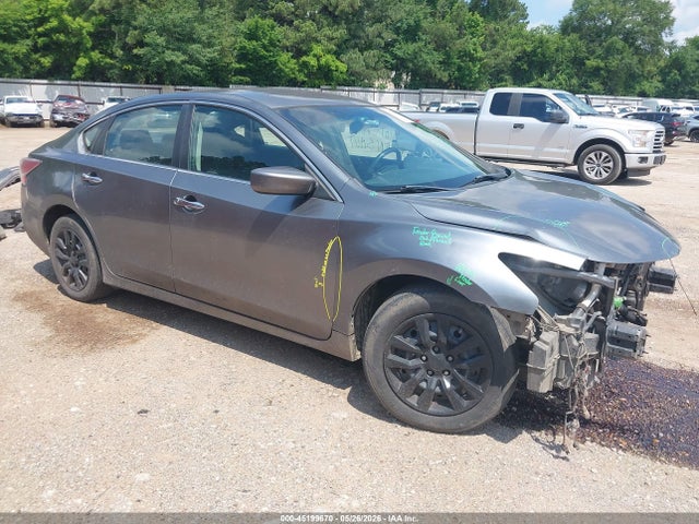 Salvage Nissan Altima Image