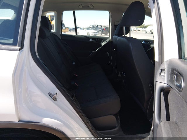 Volkswagen Tiguan S