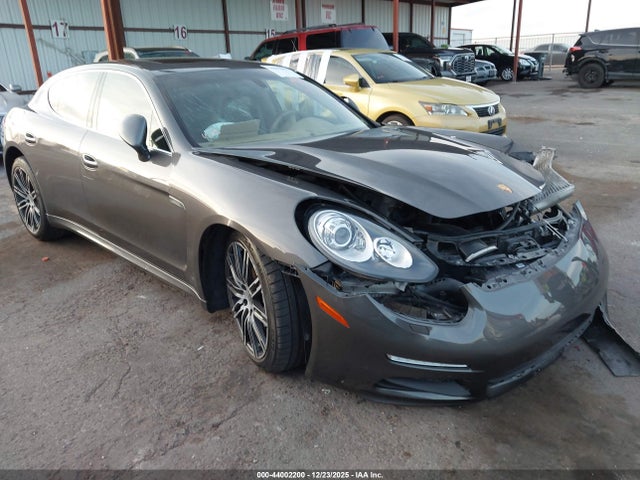 Salvage Porsche Panamera Image