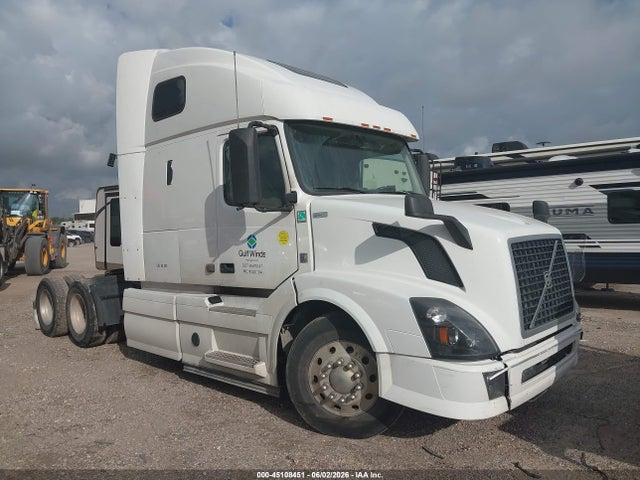 Salvage Volvo Vn Image