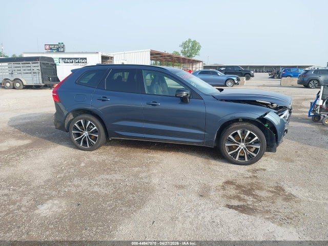 Volvo XC60 B5 Plus Dark Theme