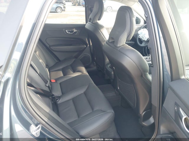 Volvo XC60 B5 Plus Dark Theme