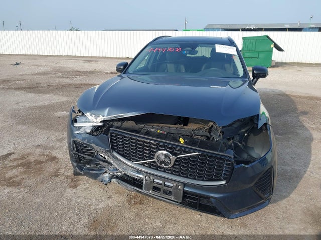Volvo XC60 B5 Plus Dark Theme