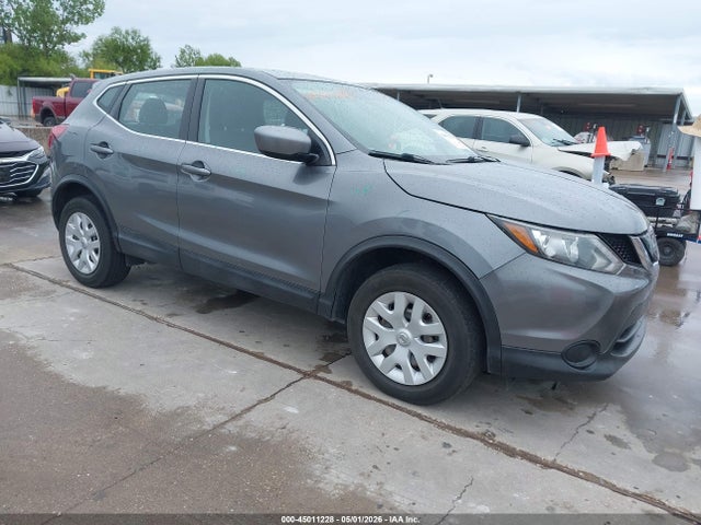 Salvage Nissan Rogue Image