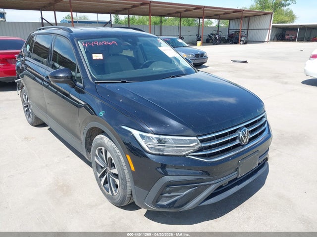 Salvage Volkswagen Tiguan Image