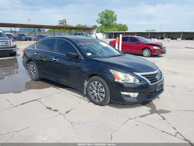 Salvage Nissan Altima Image