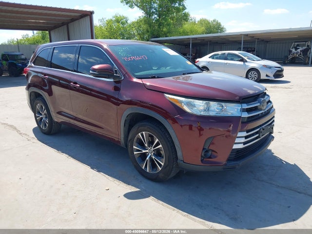 Salvage Toyota Highlander Image