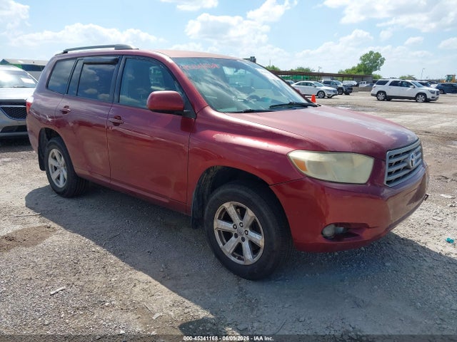 Salvage Toyota Highlander Image