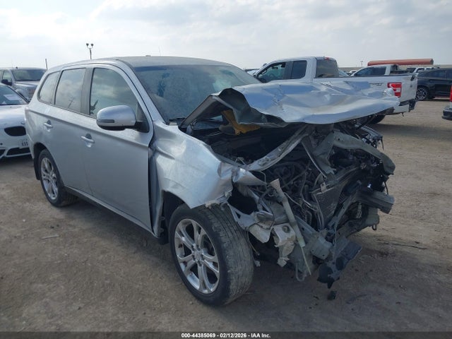 Salvage Mitsubishi Outlander Image