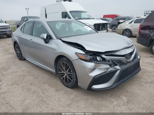 Salvage Toyota Camry Image