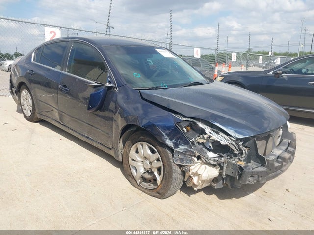 Salvage Nissan Altima Image