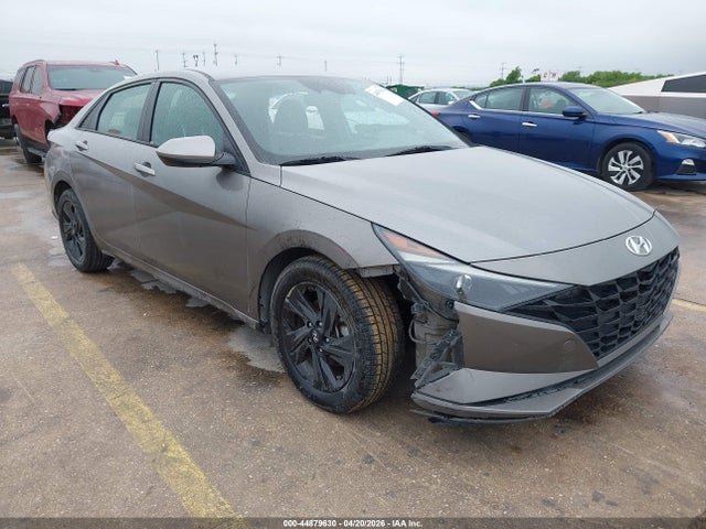 Salvage Hyundai ELANTRA Image