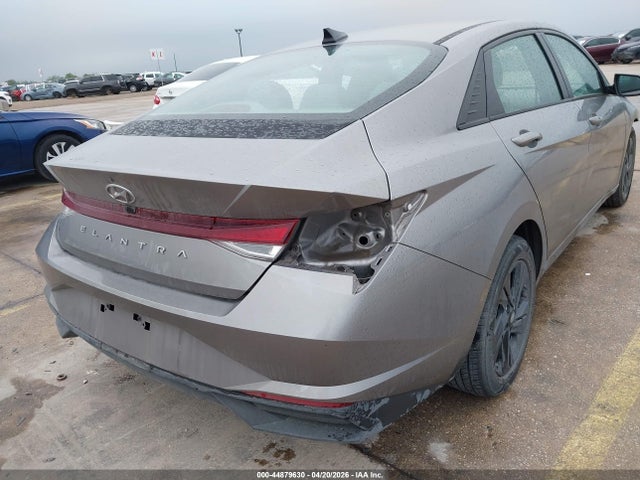 Hyundai ELANTRA Sel