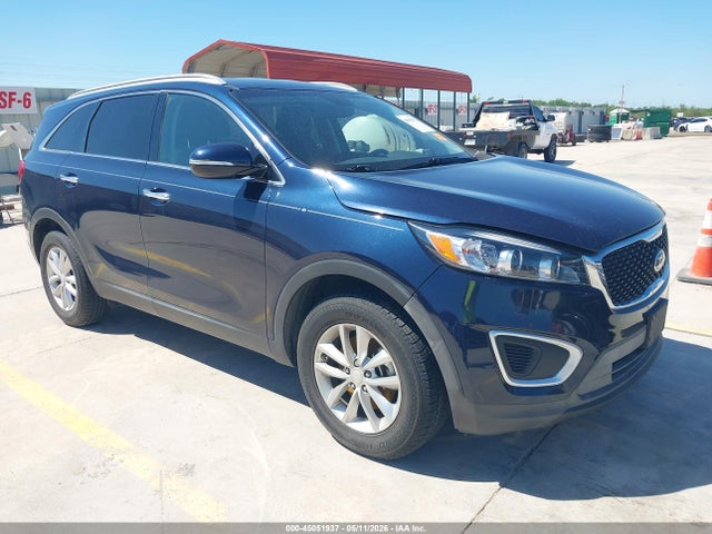 Salvage Kia Sorento Image