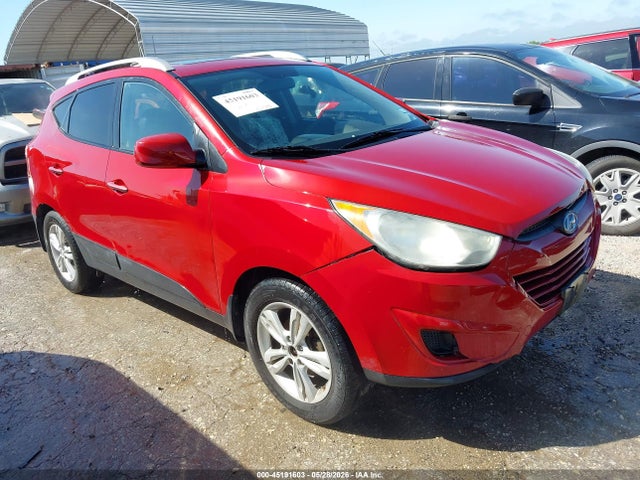 Salvage Hyundai TUCSON Image